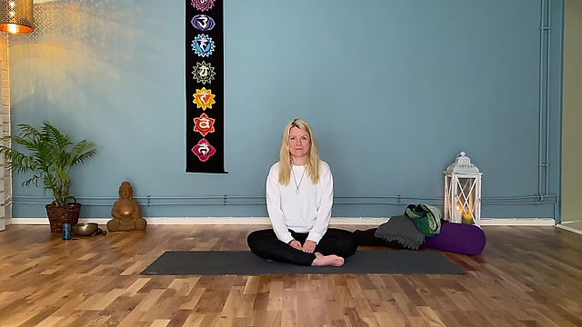 Yin Yoga 15 min "Liggande pass för att komma närmare dig själv" / Marie